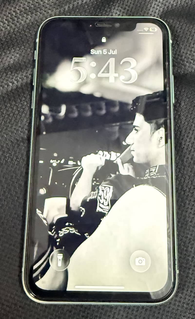 Apple iPhone 11 4