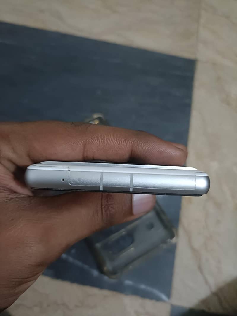 Google Pixel 7a 4
