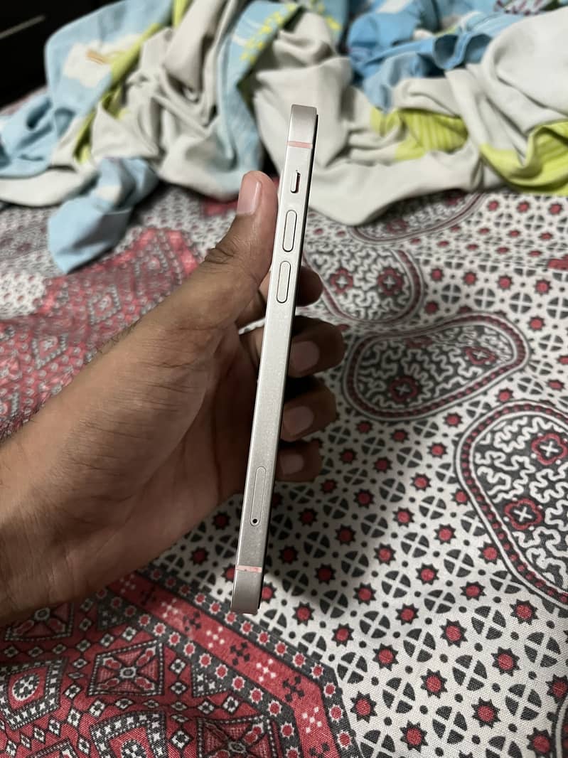 Apple iPhone 12 4
