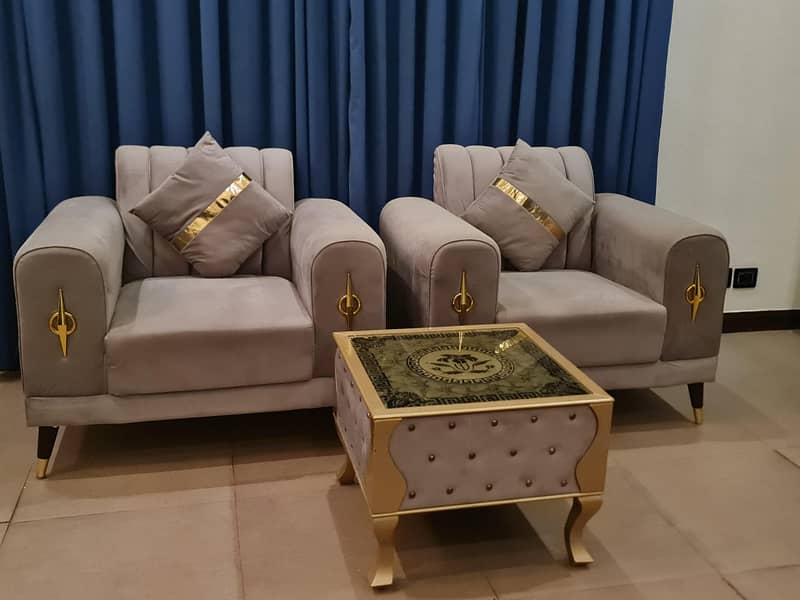 3 bedsets with 3 sofasets 4