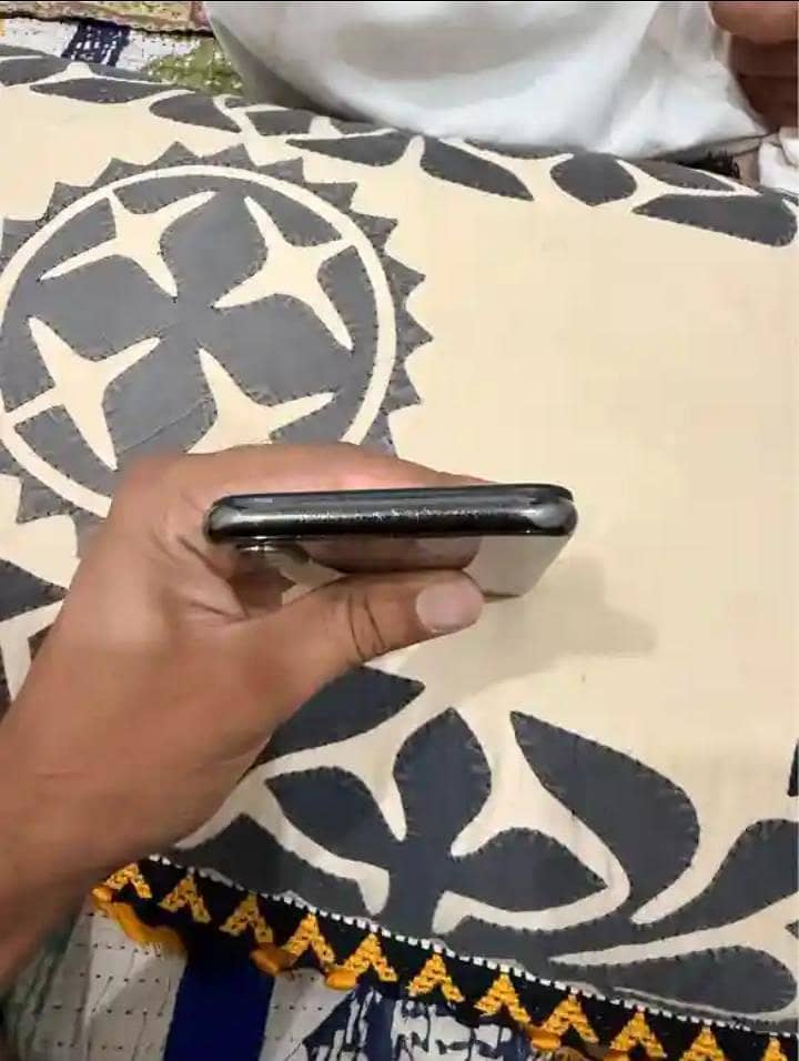 Apple iPhone X 3