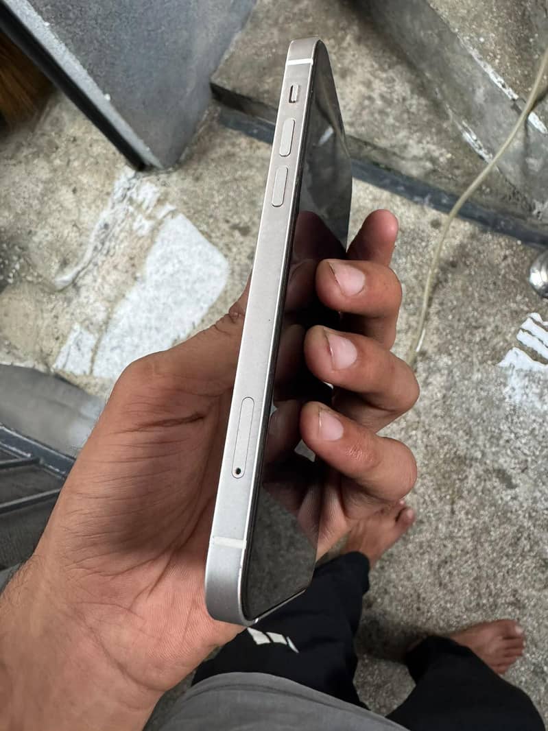 Apple iPhone 12 2
