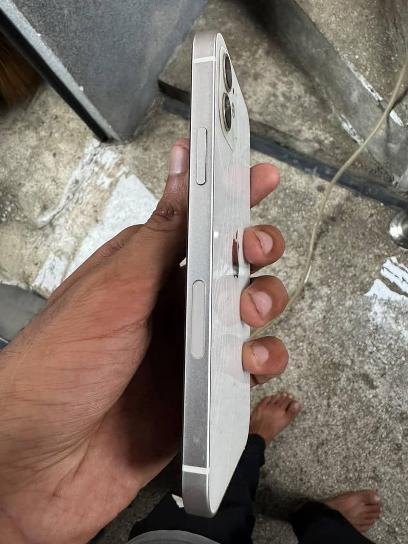 Apple iPhone 12 4
