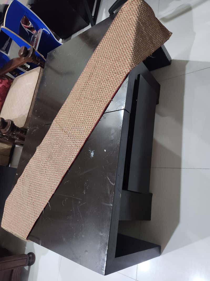 Extendable Central Table 2