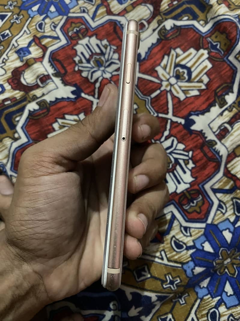 Apple iPhone 8 3