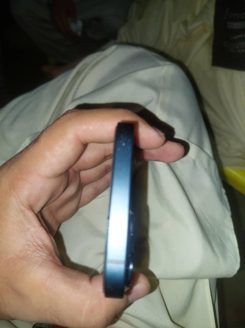 Apple iPhone 13 2
