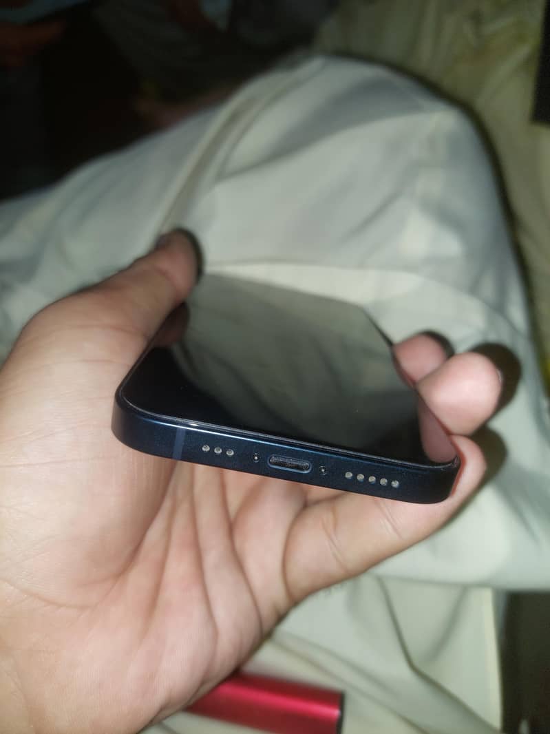 Apple iPhone 13 4