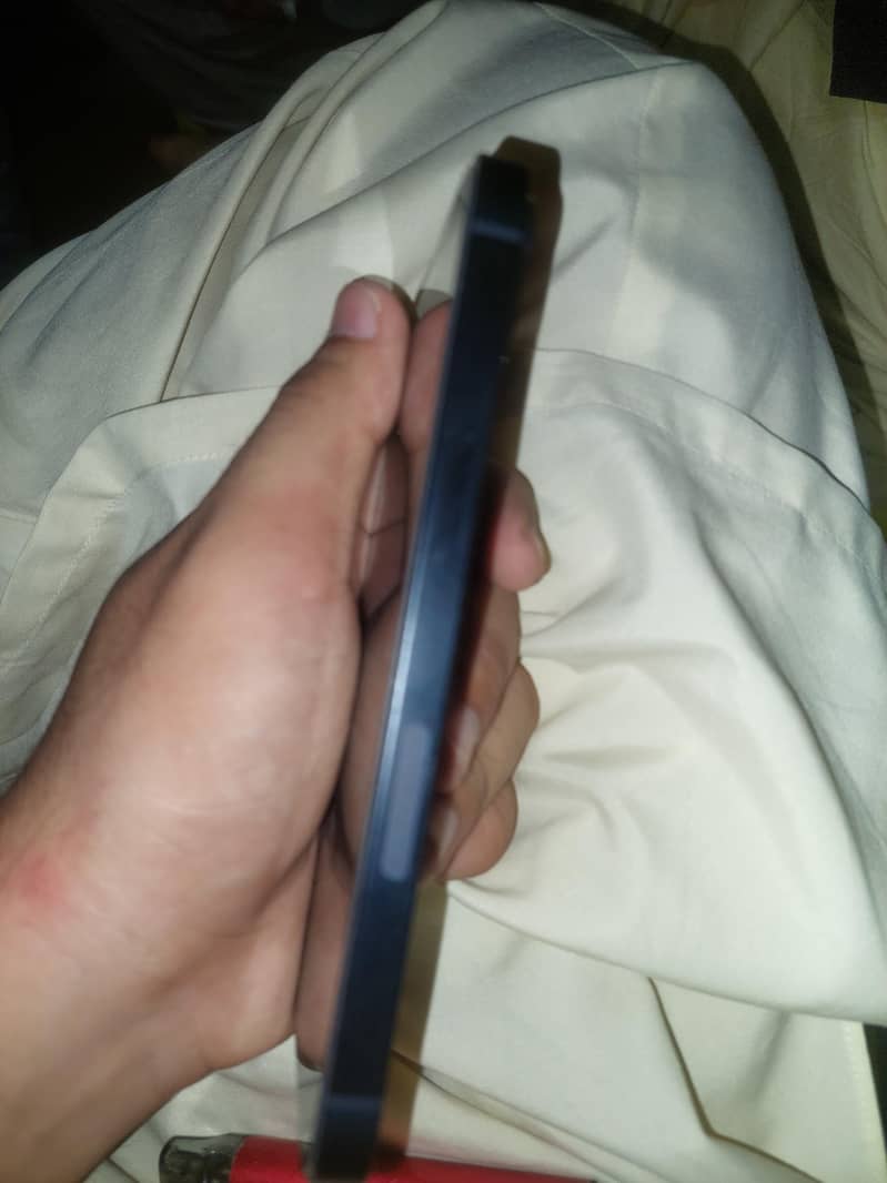 Apple iPhone 13 5
