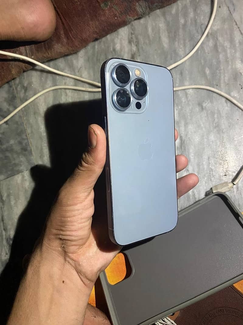 Apple iPhone 13 Pro 4