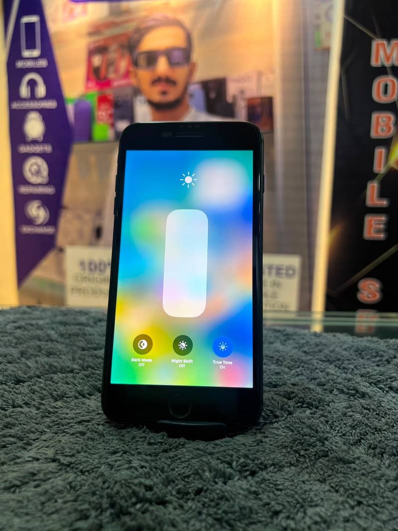 Apple iPhone 8 Plus 1