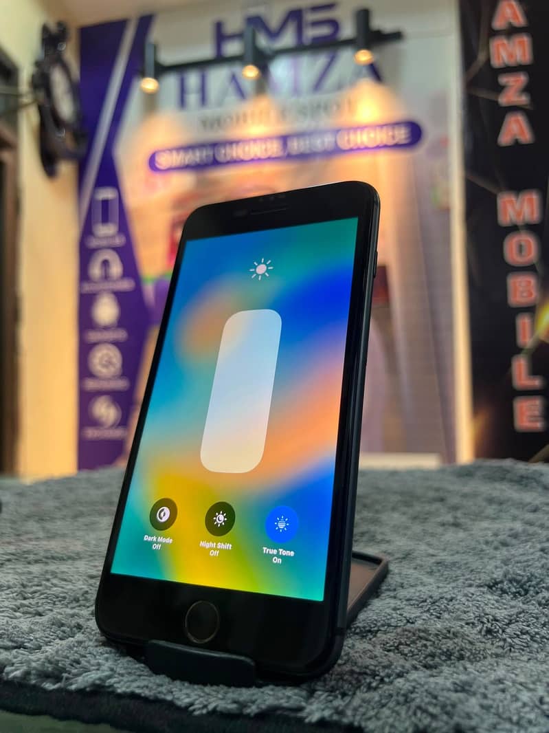 Apple iPhone 8 Plus 4