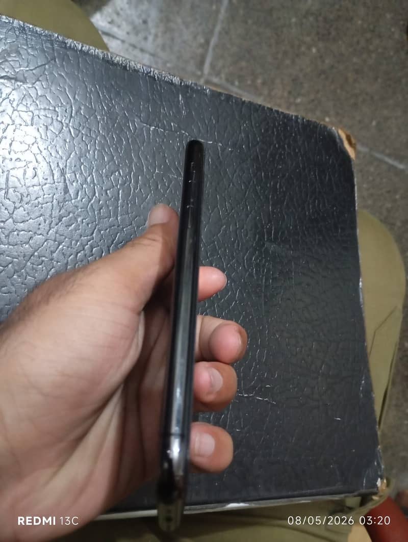 Apple iPhone 11 Pro 2