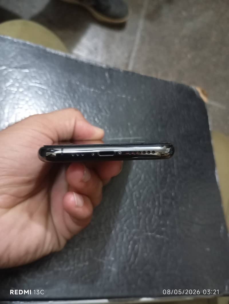 Apple iPhone 11 Pro 4