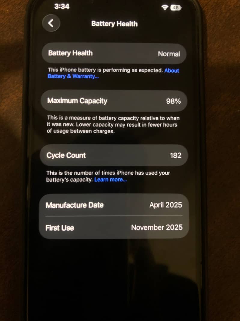 Apple iPhone 16e 6