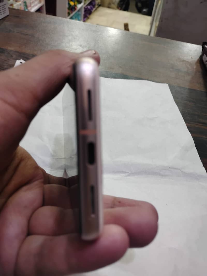Google Pixel 8 4