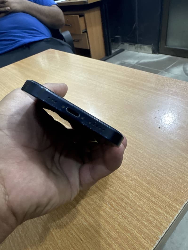 Apple iPhone 12 2