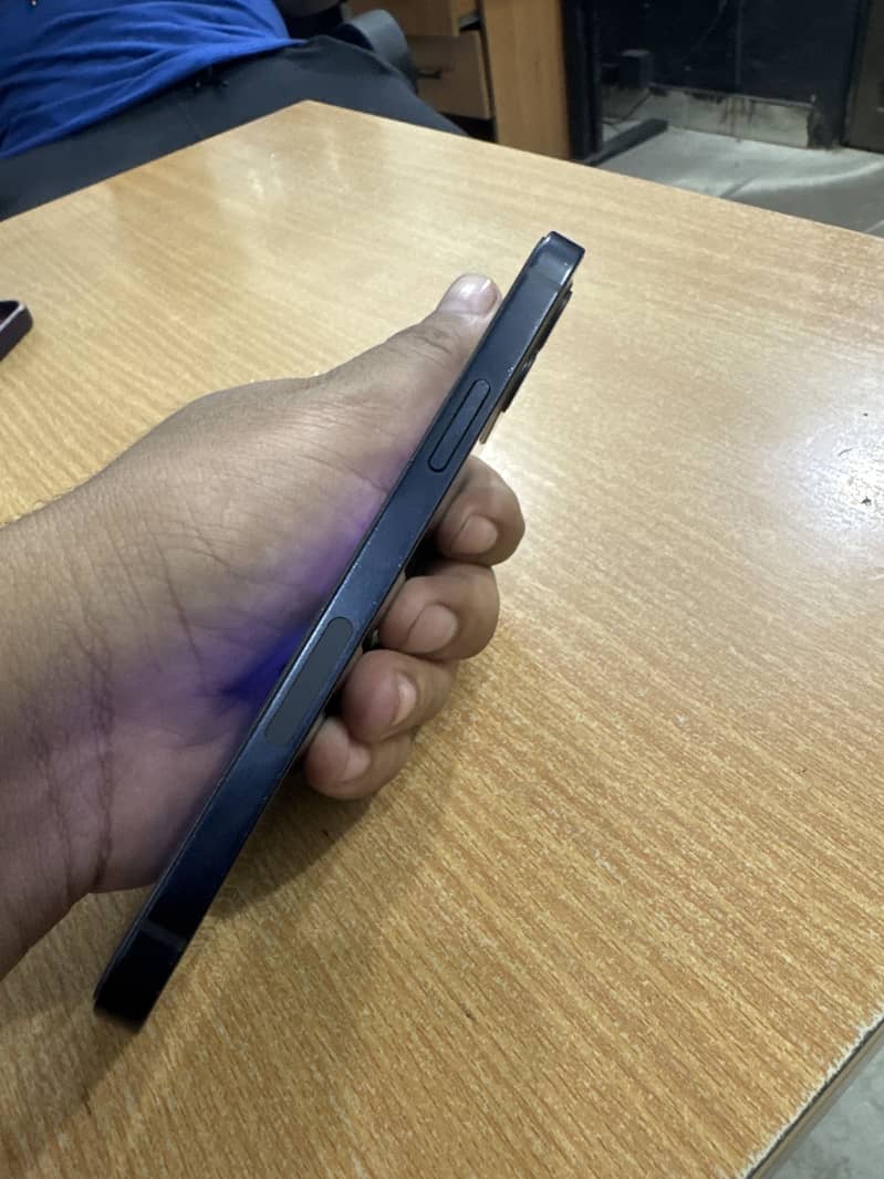 Apple iPhone 12 3