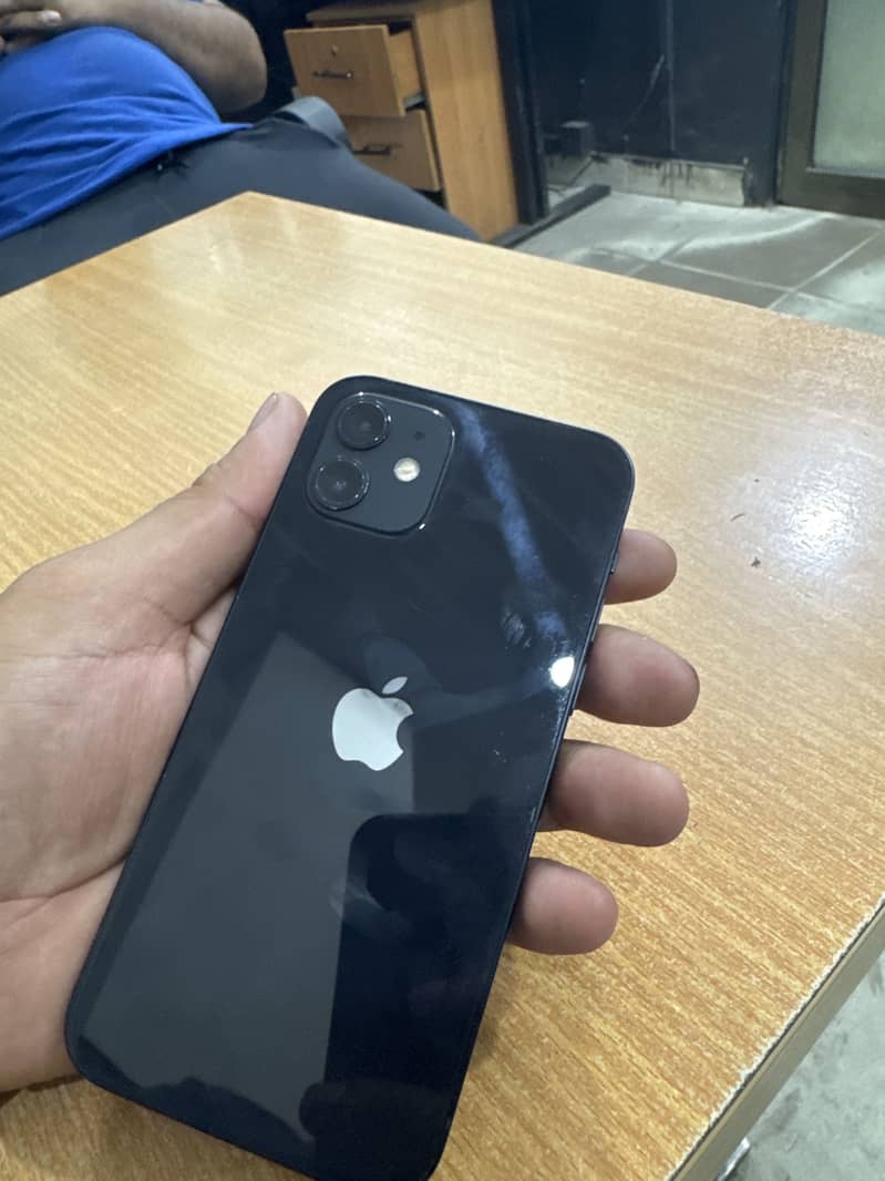Apple iPhone 12 4
