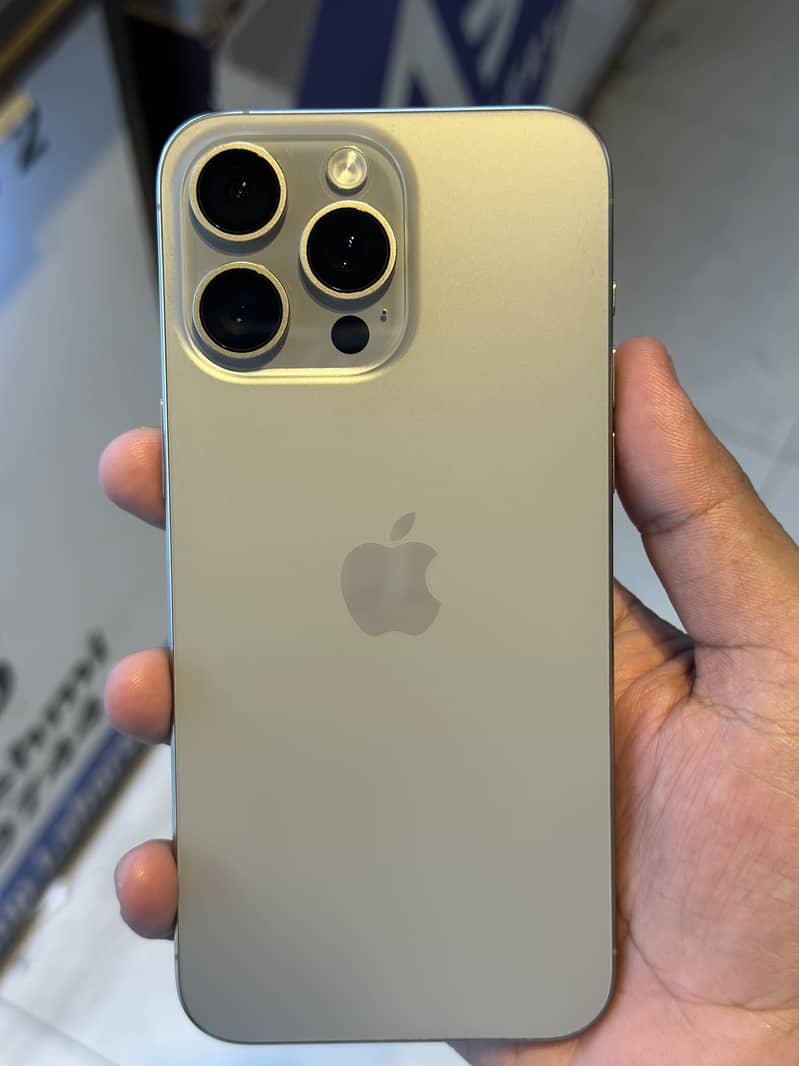 Apple iPhone 15 Pro Max 3