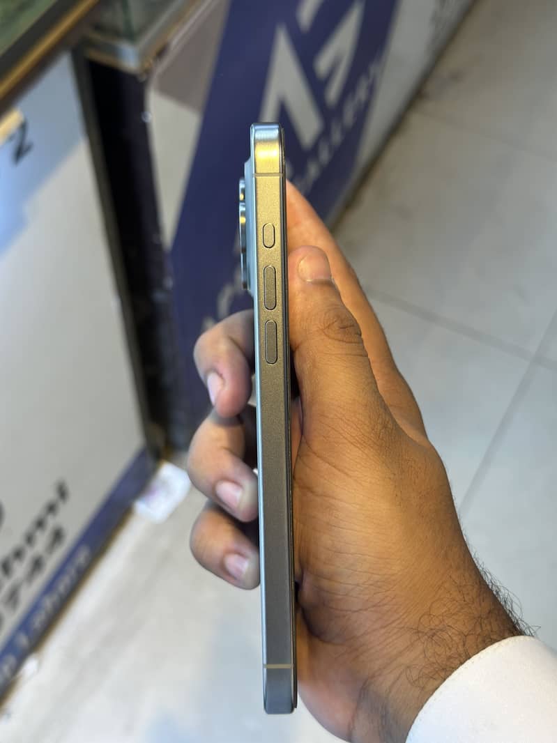 Apple iPhone 15 Pro Max 4