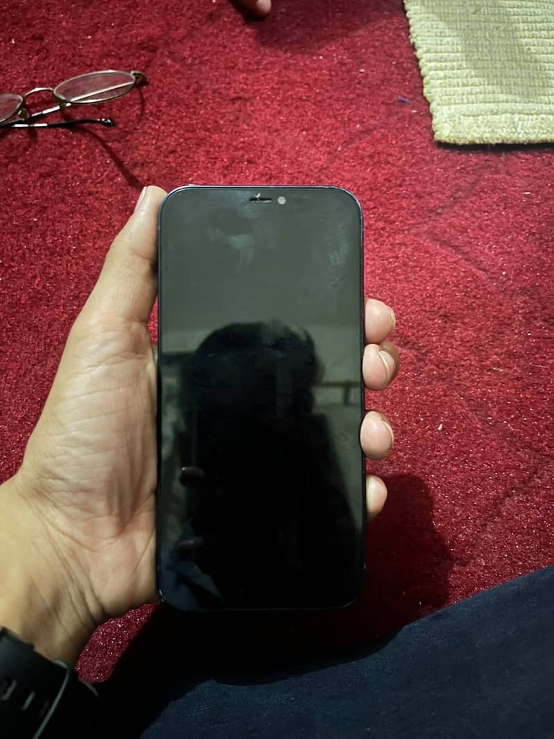 Apple iPhone 12 4