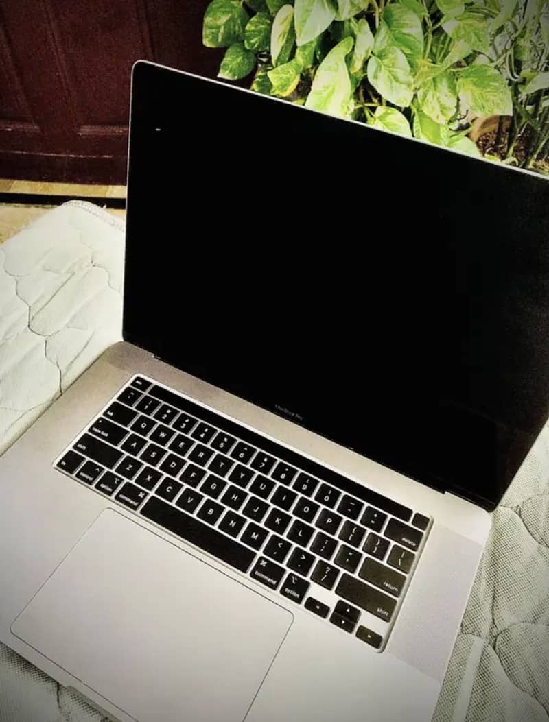 MacBook Pro 0