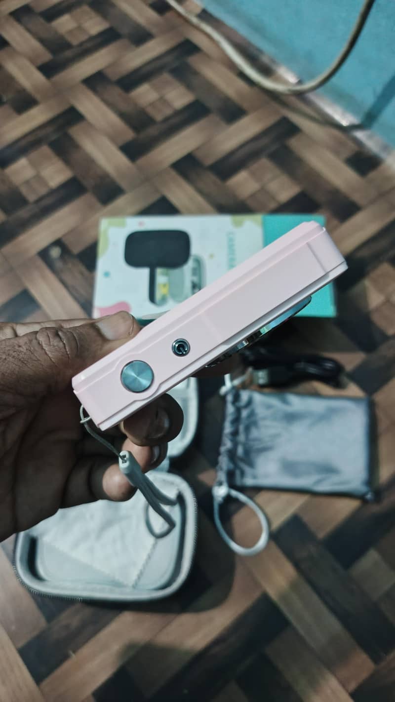 CAMERA CASE 4