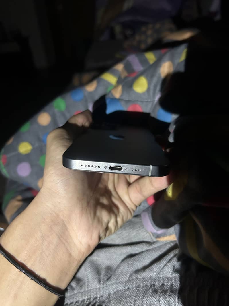 Apple iPhone 15 Pro Max 3