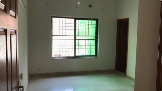 10 MARLA ELEGANT AND BRAND NEW BUNGALOW IS AVAILABLE FOR RENT IN THE BEST BLOCK OF DHA LAHORE.