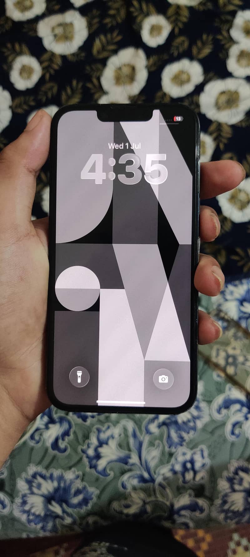 Apple iPhone 13 1