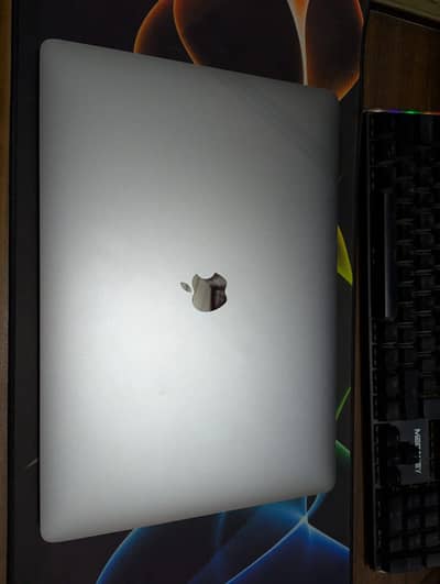 Macbook pro 2019, 16 / 1TB, 4gb graphics card