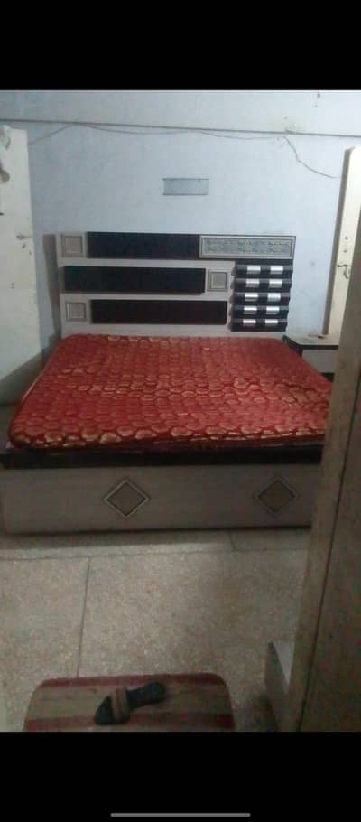 king size bed 2 side table dressing 3 door divider
