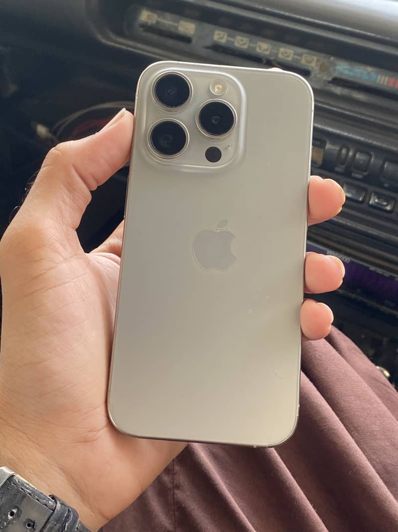 Apple iPhone 15 Pro 0