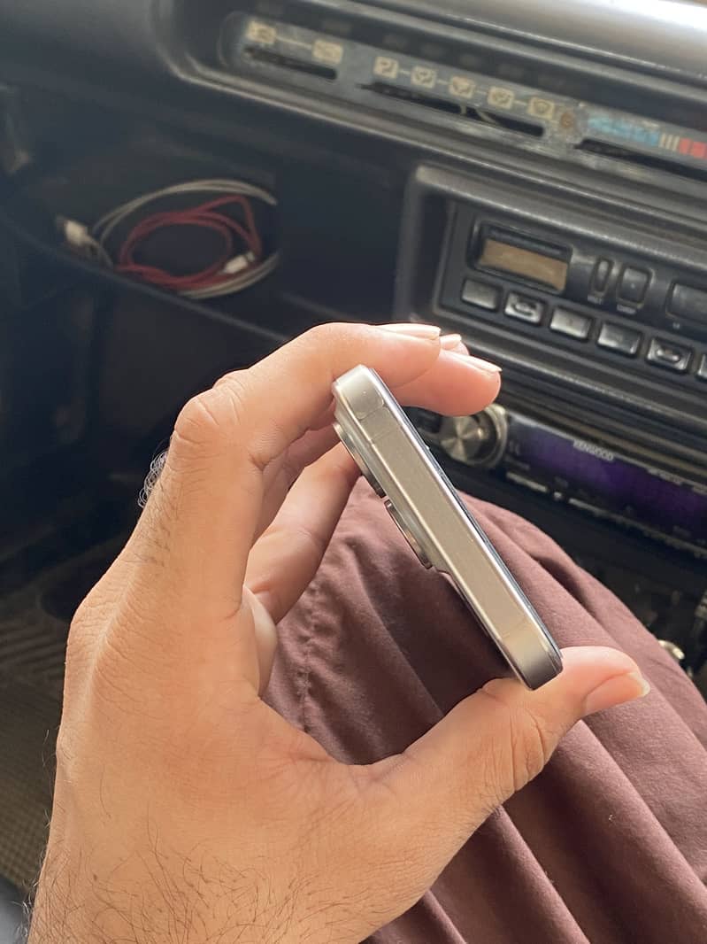 Apple iPhone 15 Pro 3