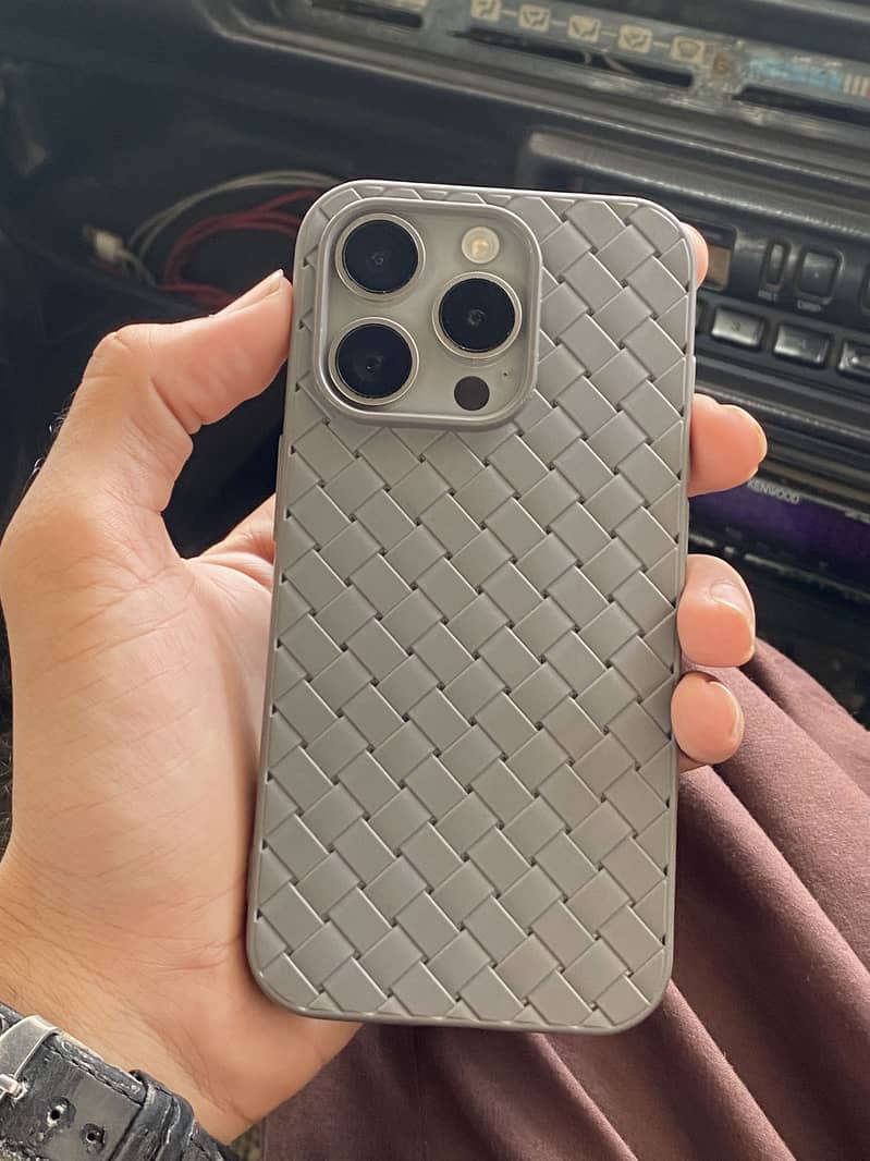 Apple iPhone 15 Pro 4