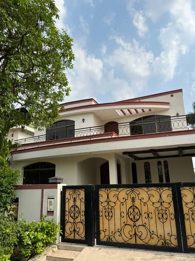 1 Kanal Luxury House with Full Basement