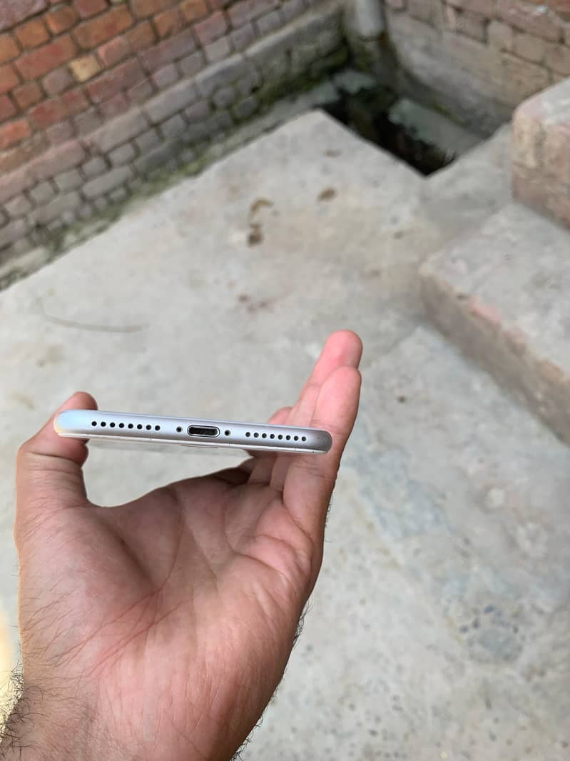 Apple iPhone 7 Plus 4