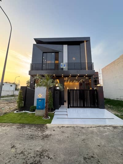 5 MARLA ELEGANT & SUPER HOT LOCATED BUNGALOW IS AVAILABLE IN DHA, LAHORE.
