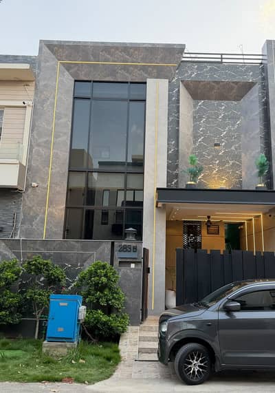 5 MARLA ELEGANT & SUPER HOT LOCATED BUNGALOW IS AVAILABLE IN DHA, LAHORE.