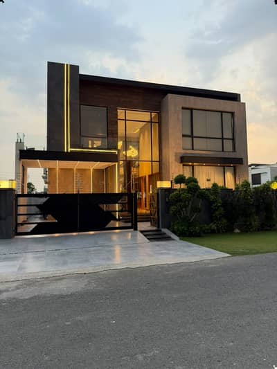 21 MARLA ELEGANT & FULLY FURNISHED SUPER HOT LOCATED BUNGALOW IS AVAILABLE IN DHA, LAHORE.