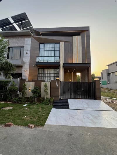 5 MARLA ELEGANT & SEMI FURNISHED SUPER HOT LOCATED BUNGALOW IS AVAILABLE IN DHA, LAHORE.