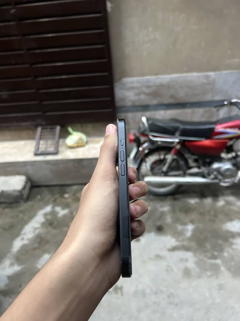Apple iPhone 15 3