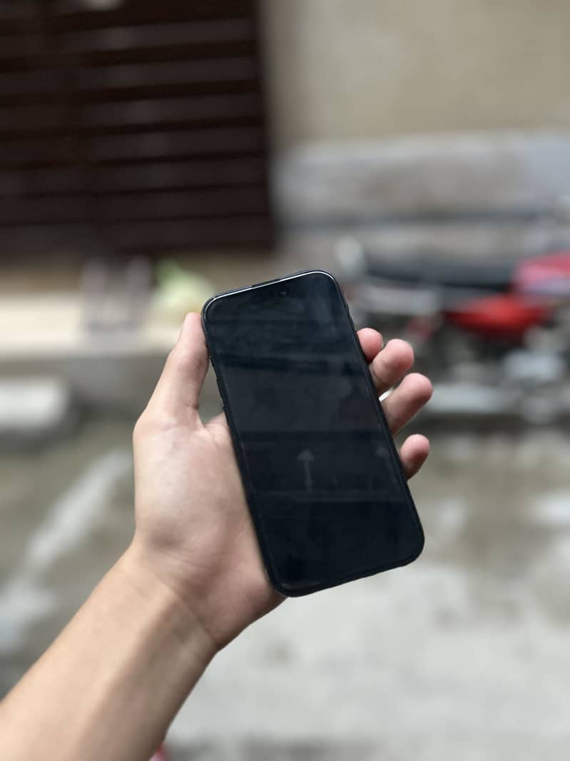 Apple iPhone 15 4