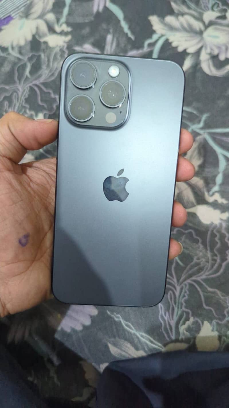 Apple iPhone 15 Pro Max 1