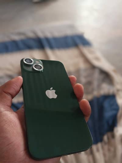Apple iPhone 13