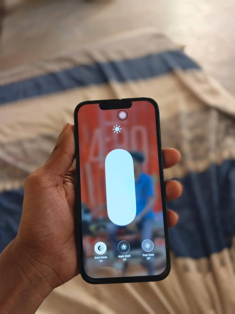 Apple iPhone 13 4