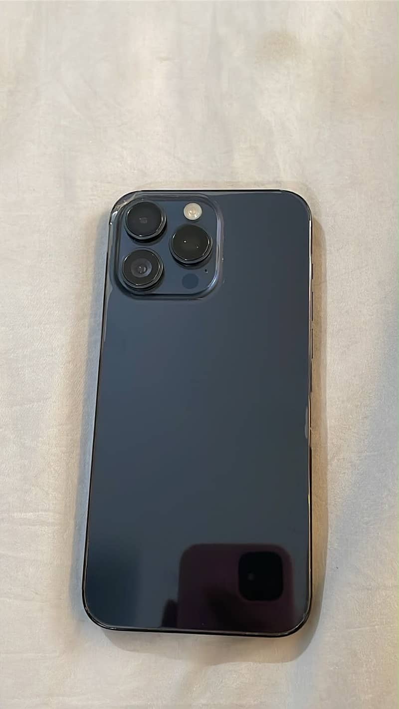 iPhone 15 PRO MAX 3