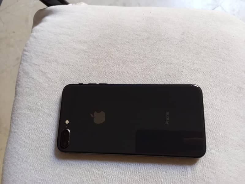Apple iPhone 8 Plus 0