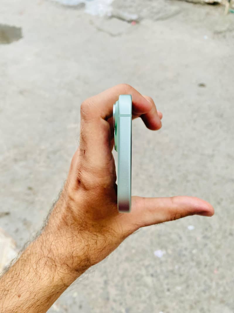 Apple iPhone 15 4