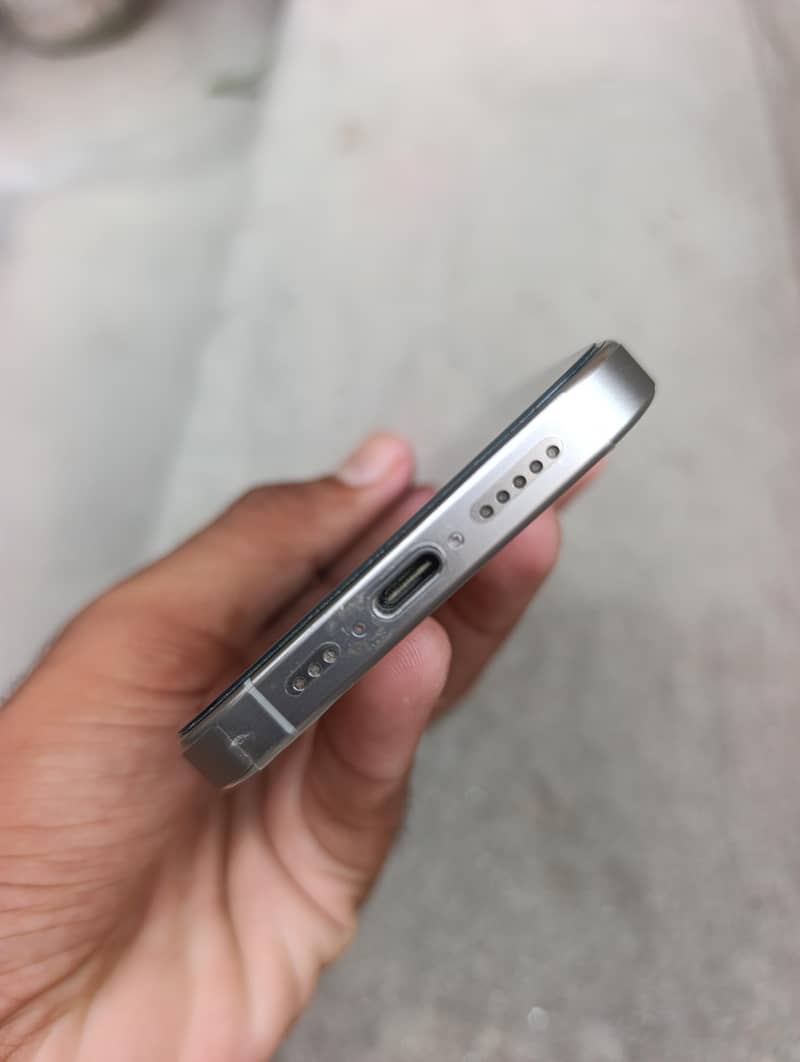 Apple iPhone 15 Pro 2